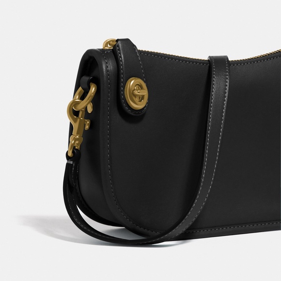 Coach Swinger Bag Designer Crossbody * newly cleaned @ Coach store * - Picture 6 of 9